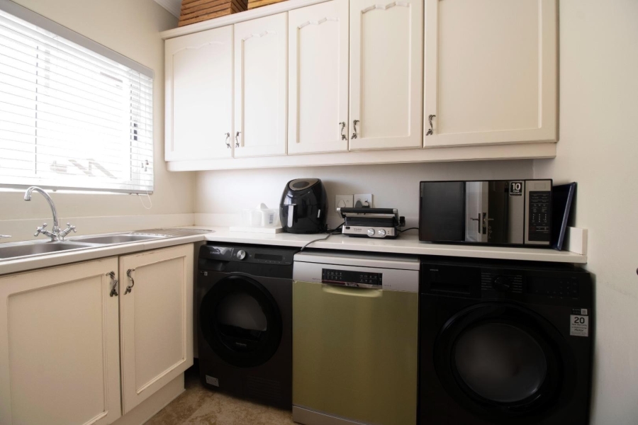 5 Bedroom Property for Sale in Sandbaai Western Cape